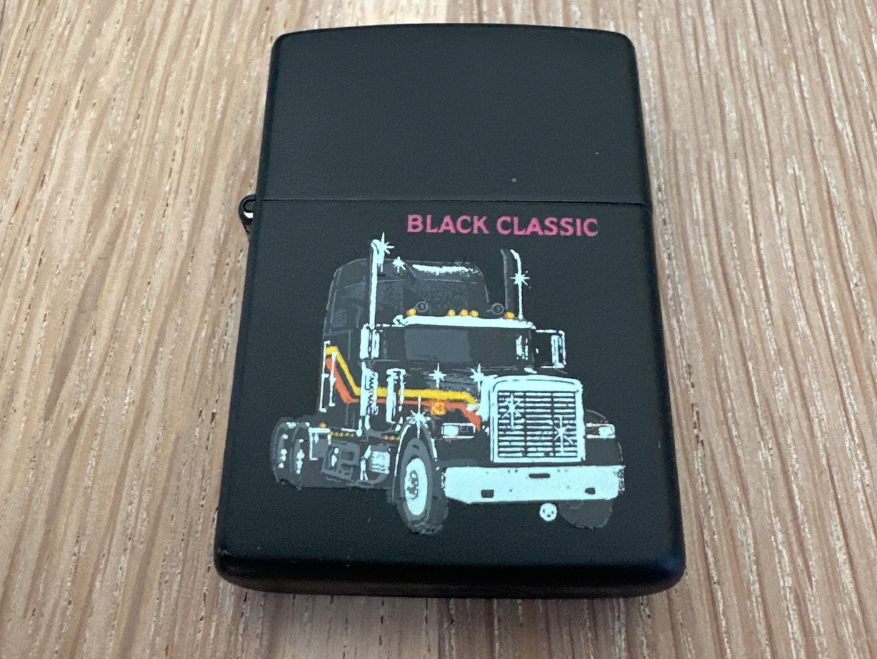 Zippo Feuerzeuge: Zippo Black Classic – Gebraucht aus Monthey von sean0007