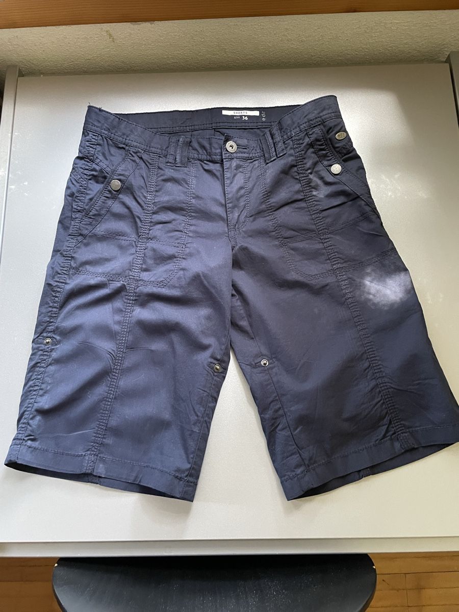 Esprit Pantaloni: Edc Esprit) Bermudas/Shorts 36 dunkelblau – Usato da Bertschikon Gossau venduto da kel_wf2y