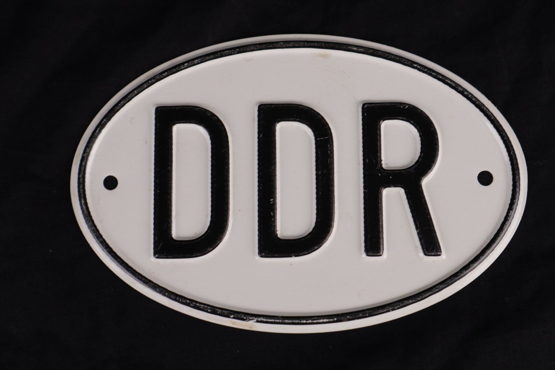 Schilder: DDR-Schild Oval original DDR 1990 – Gebraucht aus Volketswil von brockipfannenstil
