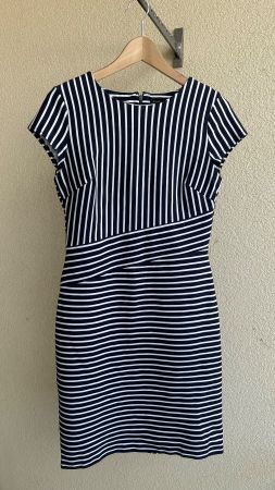 Sommerliches, blau/weiss gestreiftes Kleid, Grösse M/38