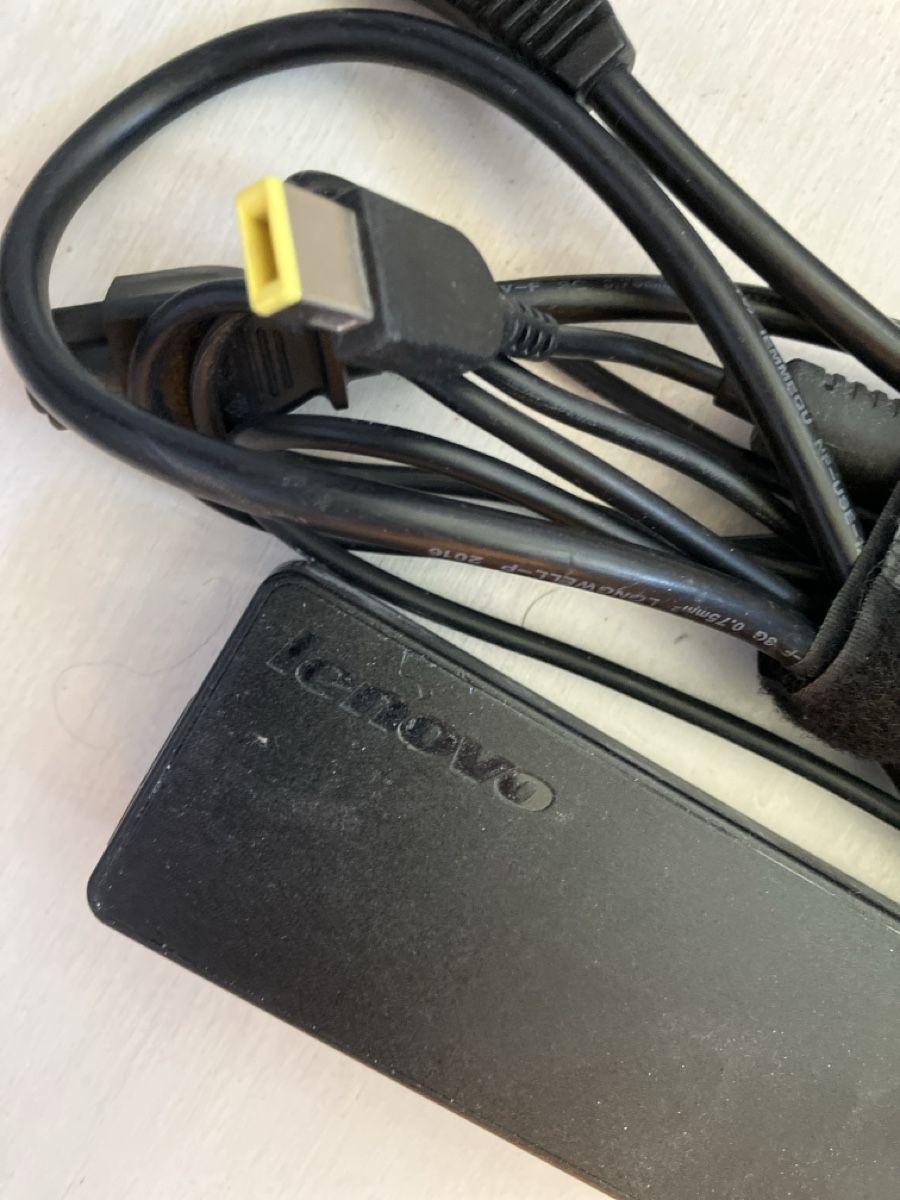 Ladegerät: Lenovo Netzteil 90W – Gebraucht aus Zürich von Princess_May 1
