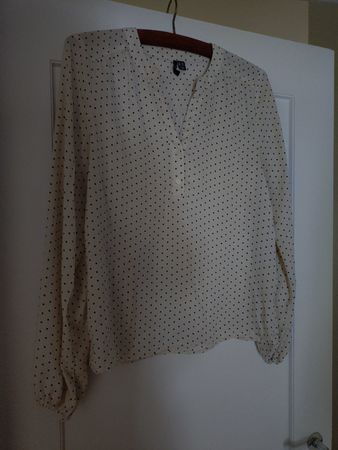 Gepunktete Bluse