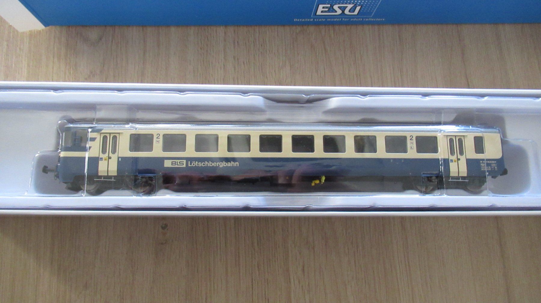 Esu Modellini di ferrovie: ESU Steuerwagen BLS 36652 – Nuovo e nell'imballaggio originale da Martigny venduto da nevada98 1