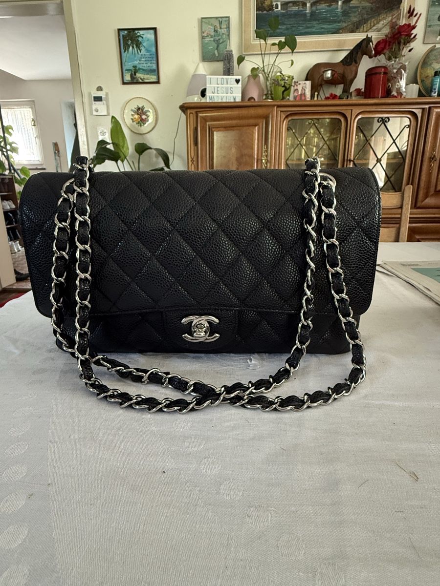 Borse da donna: Chanel Classic Timeless Medium Double Flap Black Caviar – Usato da Münchenstein venduto da watchpatrol 1