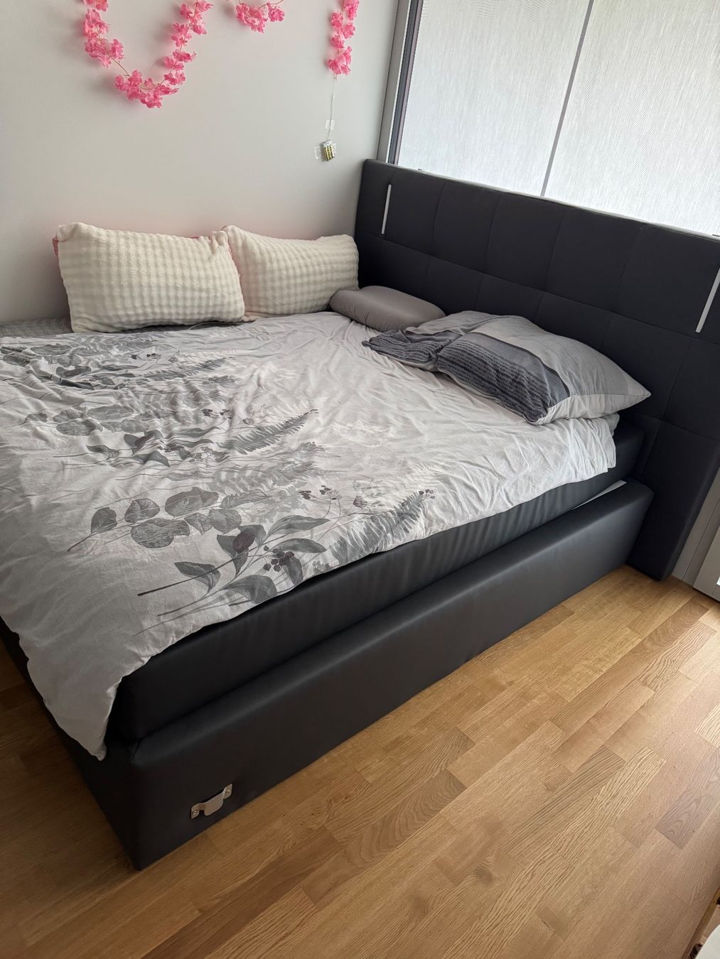 Letti: LED-Boxspringbett BILBAO 160 × 200 cm Anthrazit – Usato da Turbenthal venduto da Ray_men 1