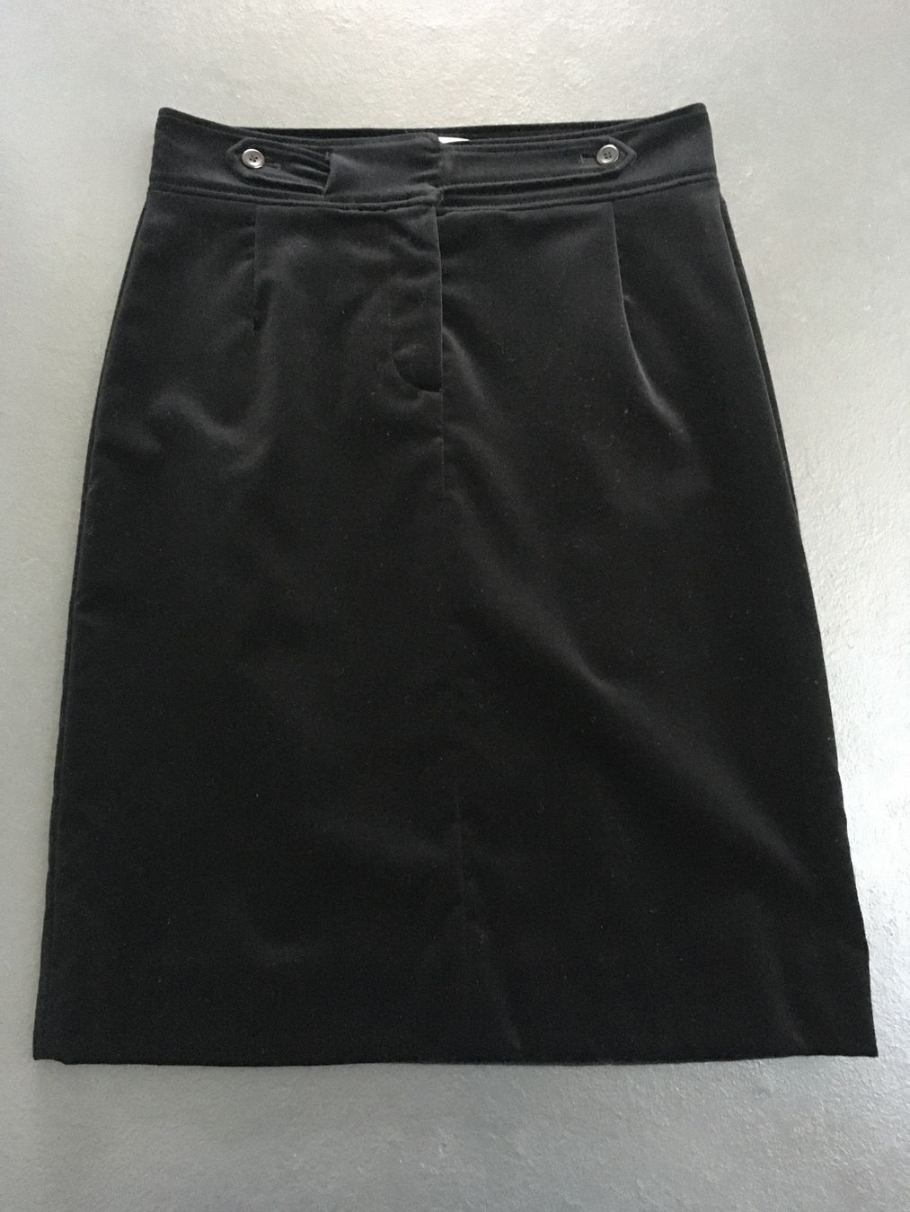Max Mara Gonne: MAX MARA Rock Samt schwarz Gr. 36-38 - NEU – Nuovo (secondo la descrizione) da Zollikofen venduto da spunk65 2