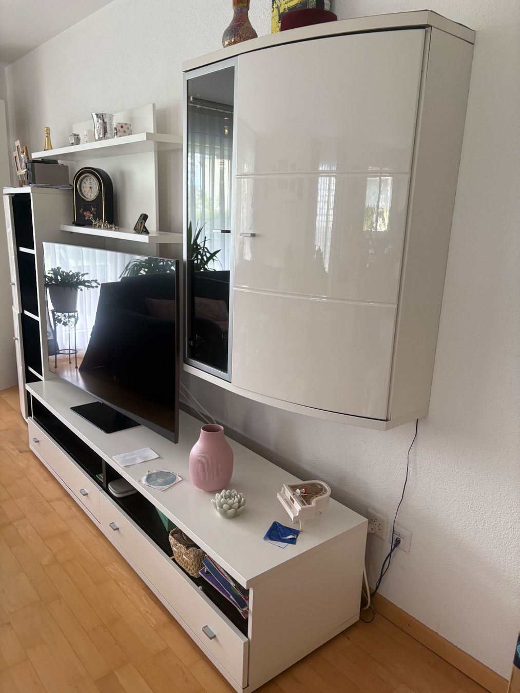 Scaffali: Moderne Wohnwand / TV-Wand – Usato da St. Gallen venduto da Medinax 1