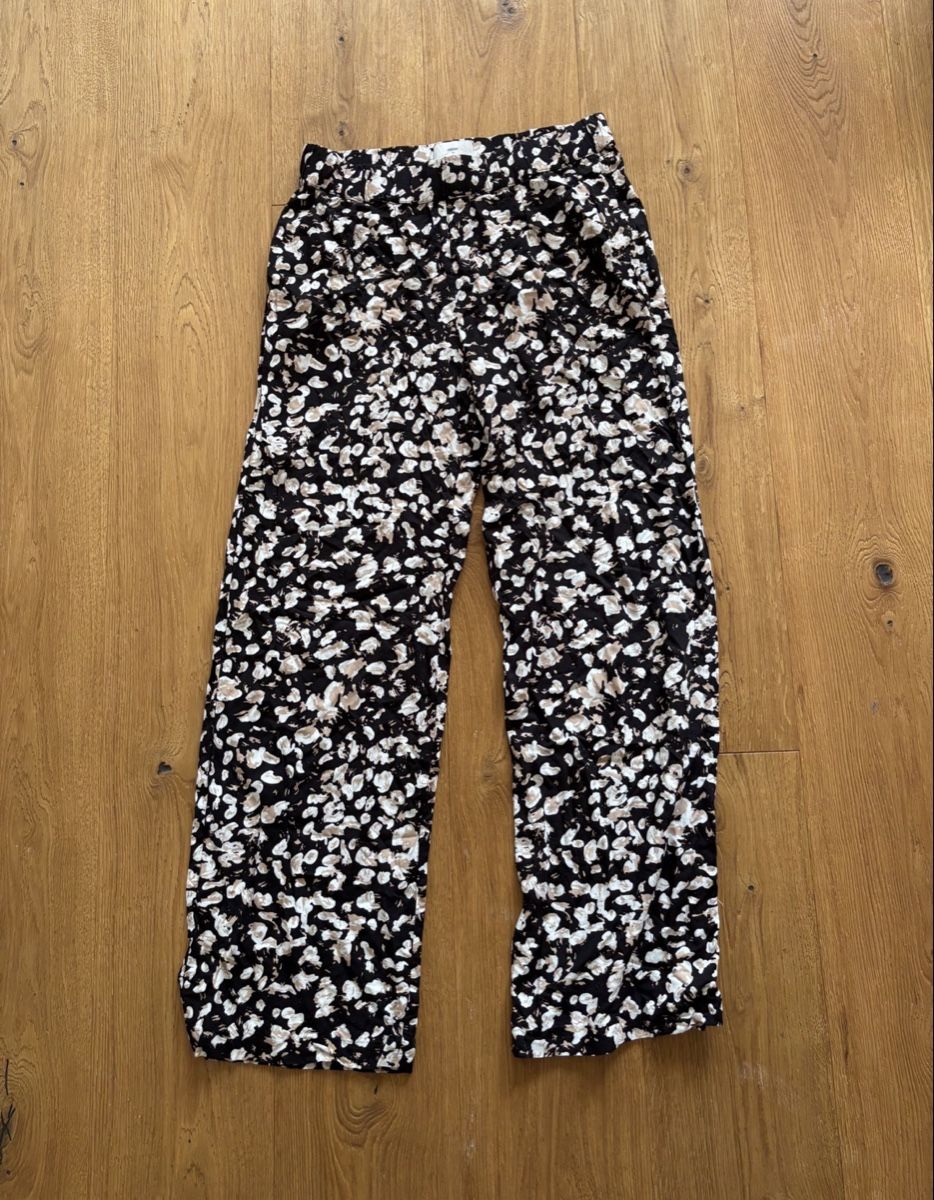 Pantaloni: Minimum Hose Gr. 40 Blumenmuster leicht & luftig – Usato da Biel-Benken BL venduto da frauvomfluss