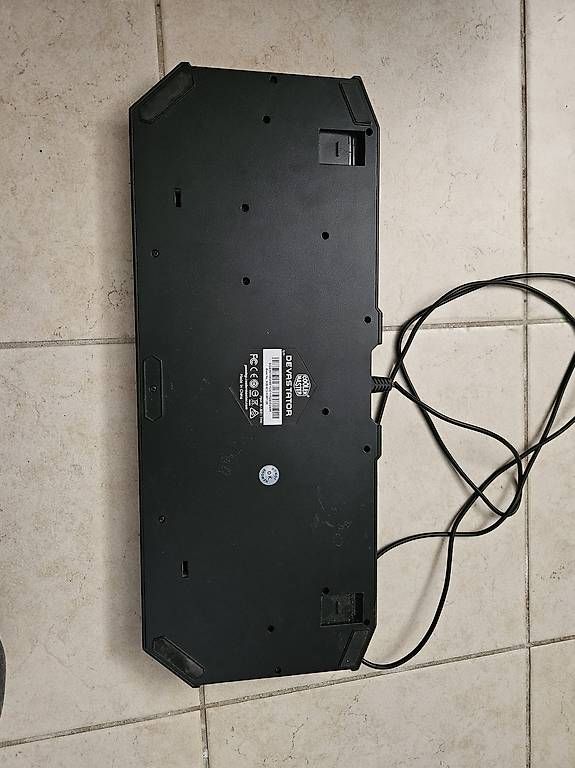 Tastaturen: Cooler Master Tastatur / Keyboard – Gebraucht aus Basel von spo_9r87 1