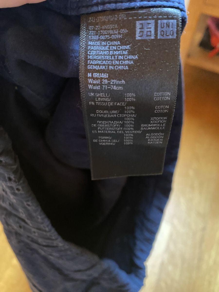 Pantaloni: Short Uniklo taille M bleu marine – Usato da Epagny venduto da nie_n5yb 2