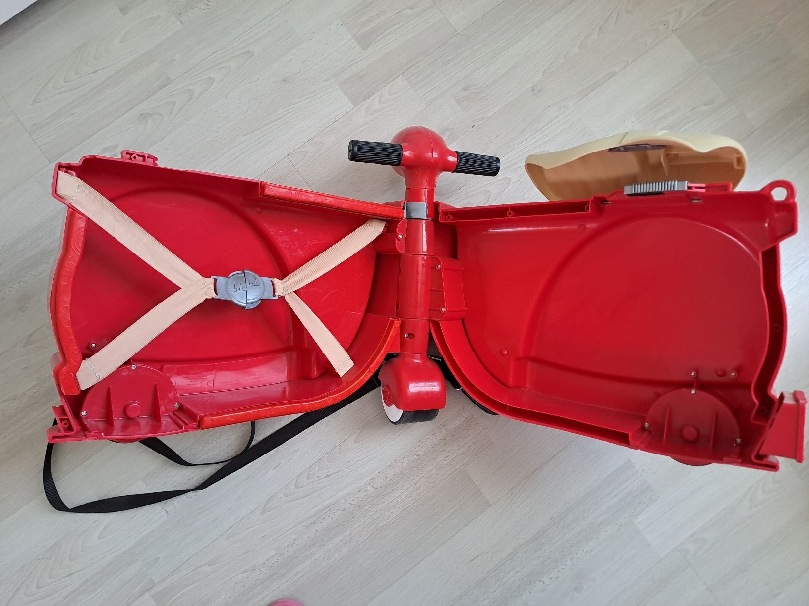 Reisekoffer: Kindertrolley Roller rot Marke Skoot Kinderkoffer – Gebraucht aus Rickenbach LU von bishiida 2