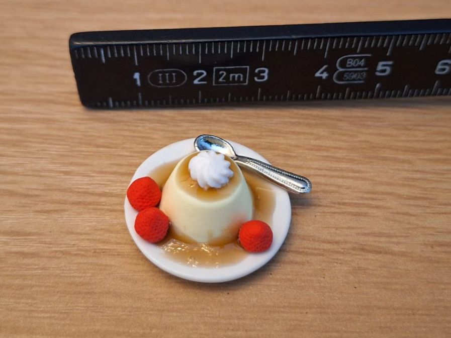 Case e mobili per bambole: Puppenhaus Caramelchöpfli – Nuovo (secondo la descrizione) da Zürich venduto da HandmadeTinyFood 1
