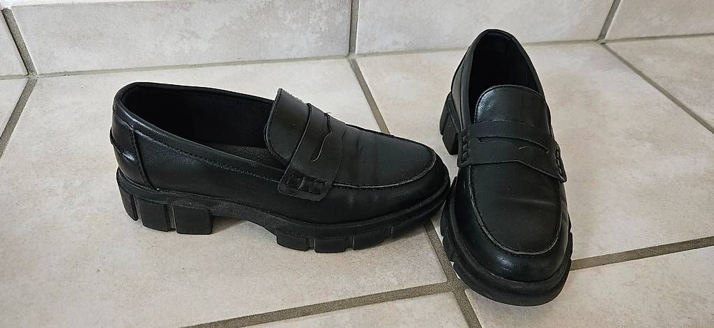 Damenschuhe: Halbschuh Gr. 37 – Gebraucht aus Walperswil von primaweb
