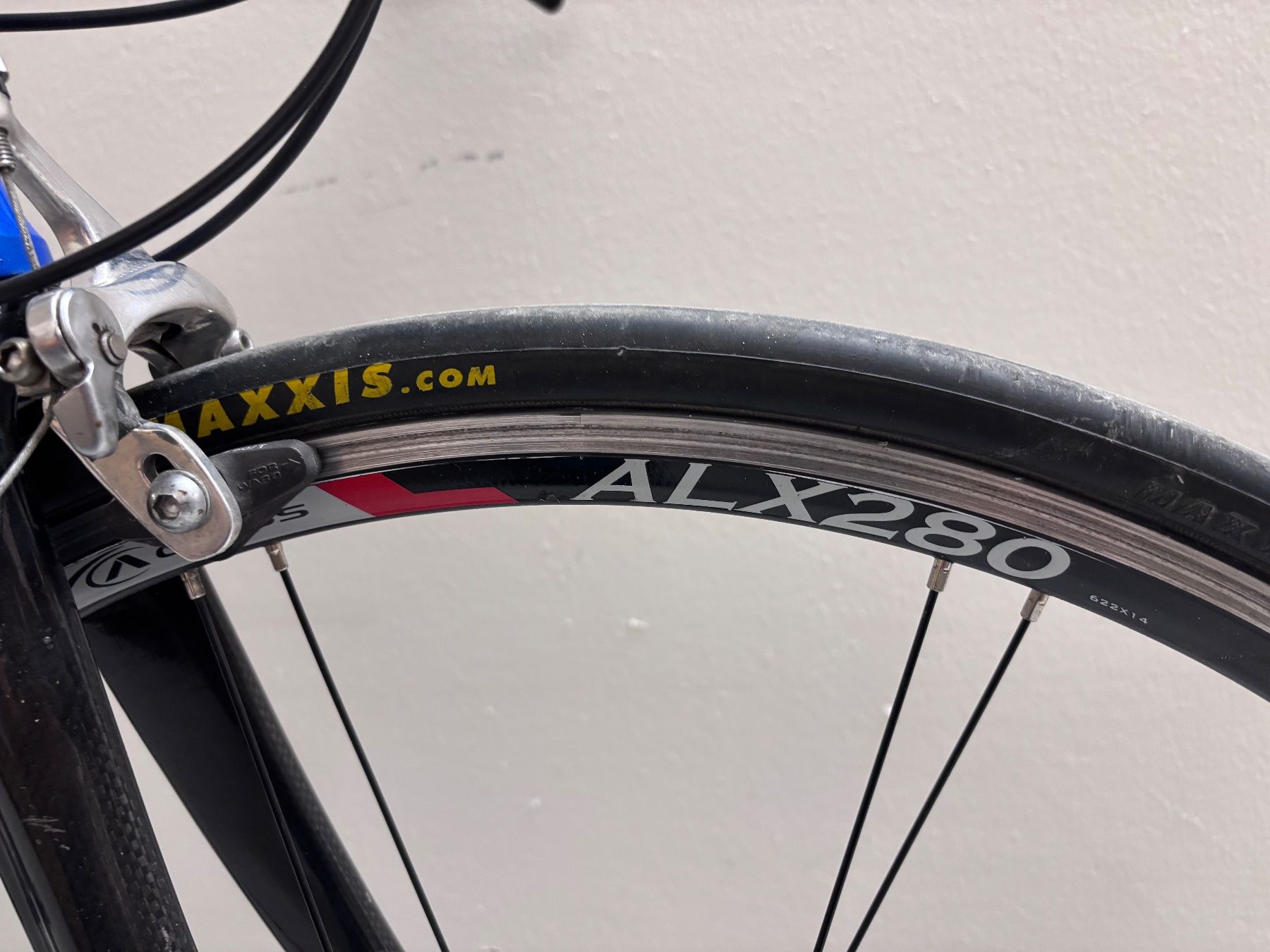 Velos: Rennvelo mit geradem Lenker – Gebraucht aus Wetzikon ZH von Startrampe 7