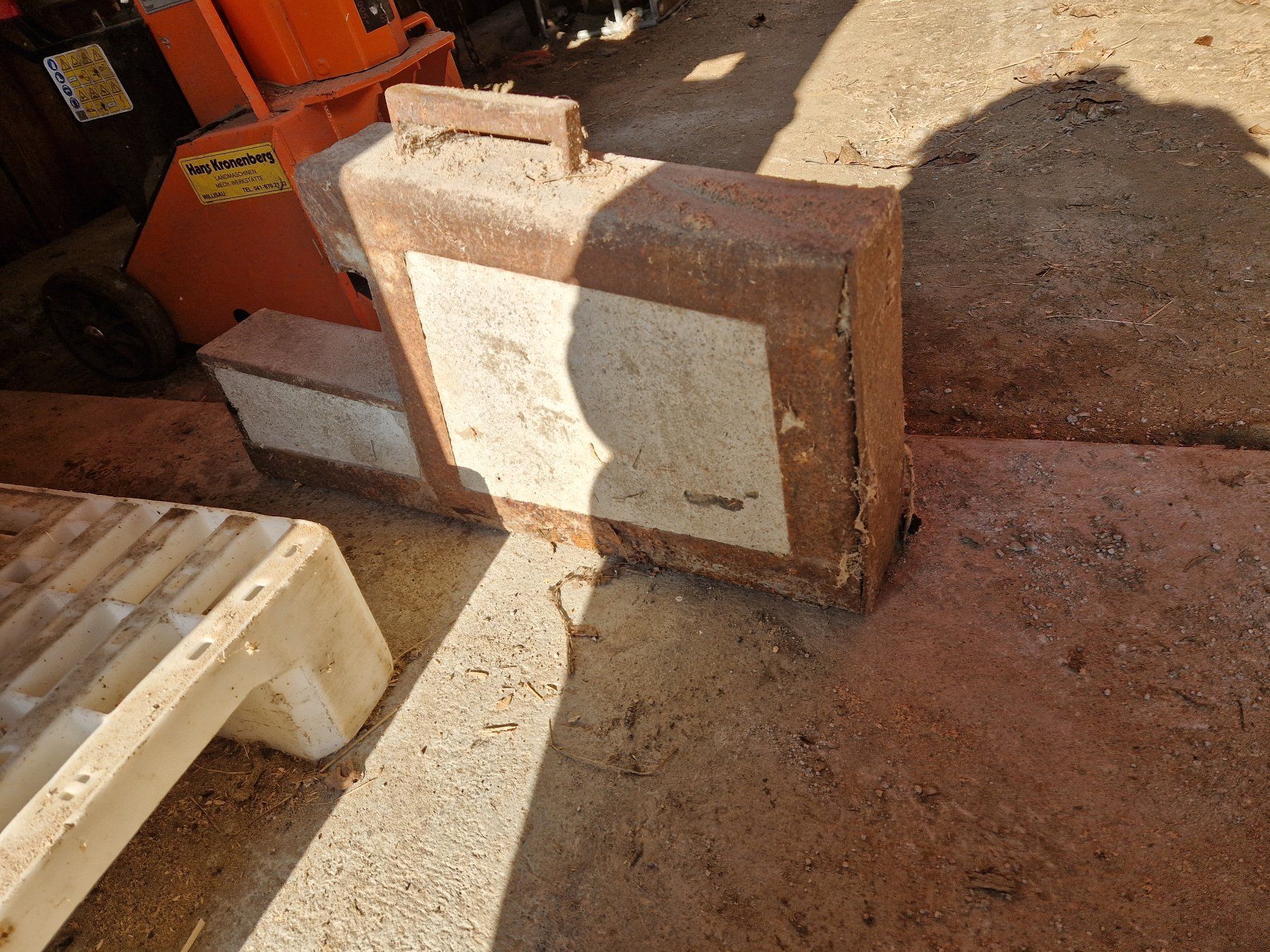 Metall- & Schlosserei Sonstiges: 2 Frontgewichtssteine für Traktor – Gebraucht aus Schötz von Mauritiushof 1
