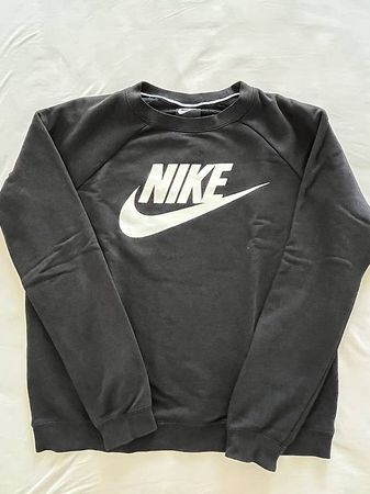 Ensemble Nike (pull en M et short en XS)