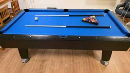 Billiardtisch mit Zubehör