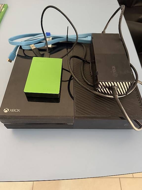 Microsoft Console: Xbox One Bundle  Elite Controller, 4TB Seagate und Spiele – Usato da Münchwilen AG venduto da stueli6