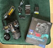 Nikon D7000 mit Objektiv und Zubehör