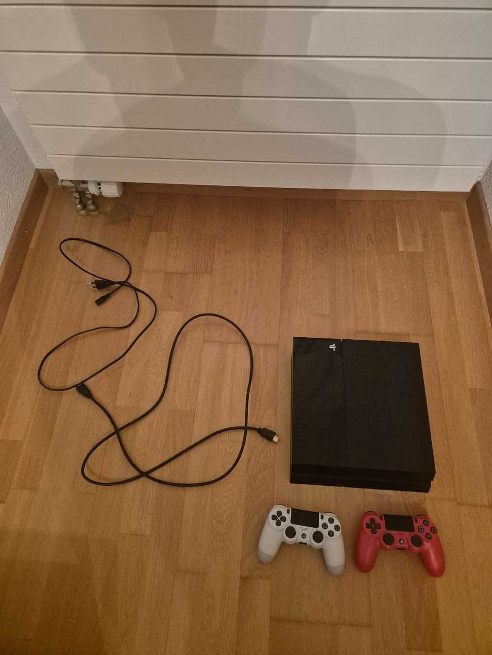 Sony Console: Playstation 4 mit 2 Controller und 3 Spiele  – Usato da Rothrist venduto da ner_27ct 1