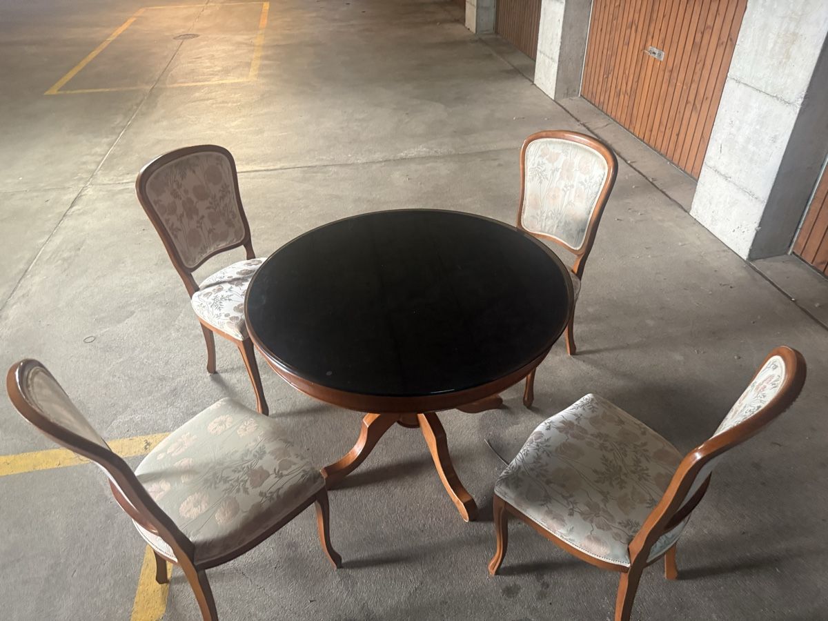 Tables: Esstisch mit 4 stuhlen  – D'occasion à Steinmaur par Bal-Rajmi1 1