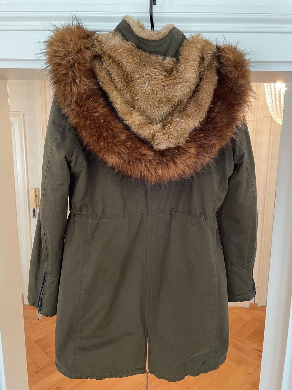 Jacken: Olivgrüner Winterparka mit Kapuze – Gebraucht aus Zürich von pgr_9pzn 1