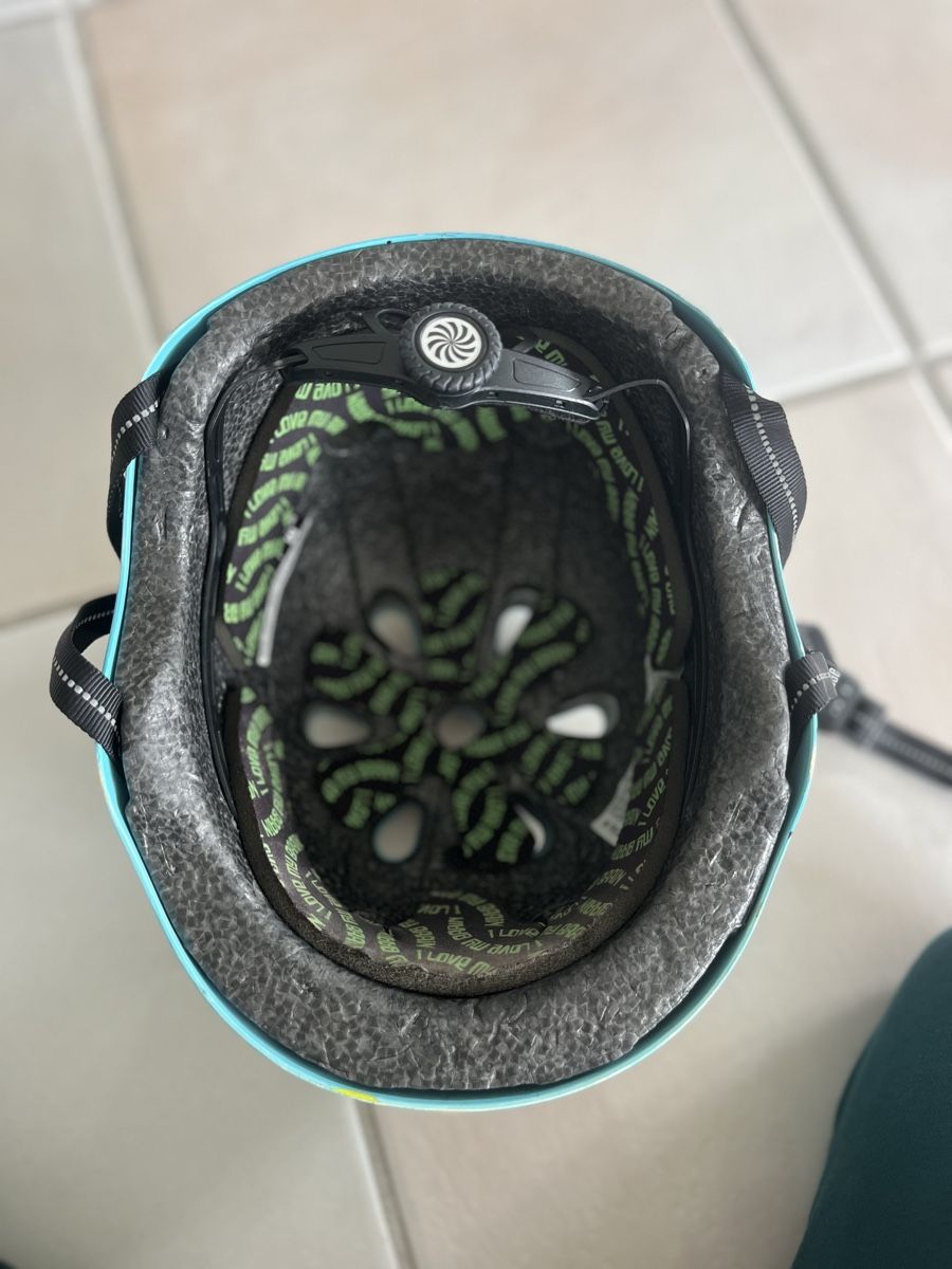 Casques: Velohelm blau mit Blumenmuster – D'occasion à Freienstein par CoLeVo 1
