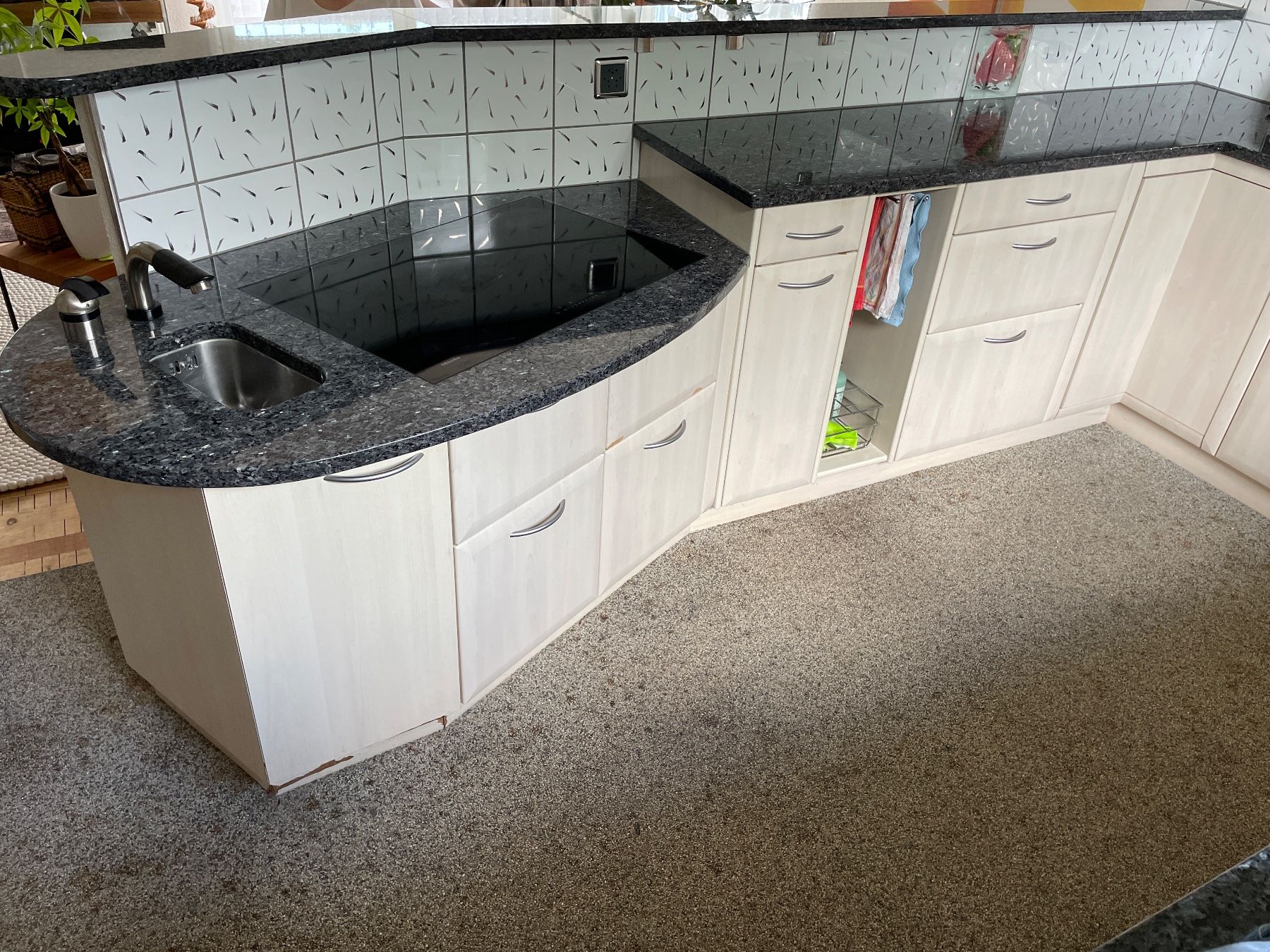 Cucine complete: Grosse Einbauküche mit Granitabdeckung und Miele Geräten – Usato da Wangen an der Aare venduto da PinaF8 3