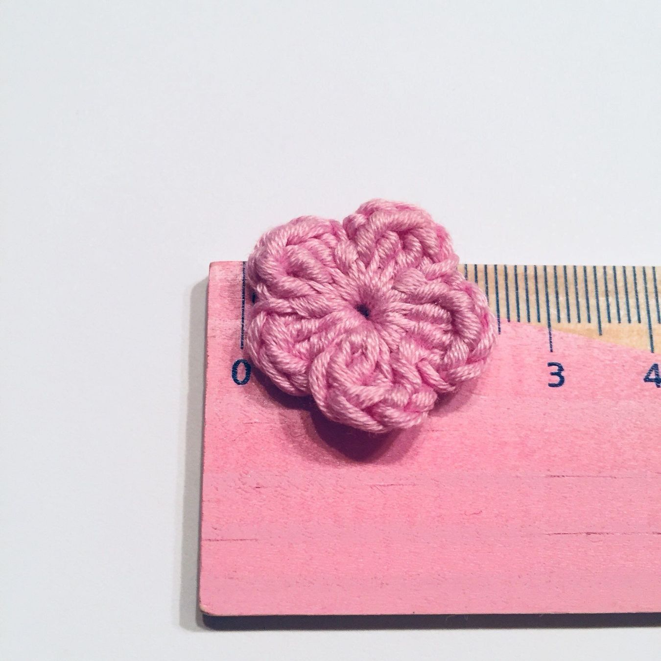 Toppe: 5x Blumen hellrosa gehäkelt 25 mm – Nuovo e nell'imballaggio originale da Emmenbrücke venduto da swissmade-miracles 2