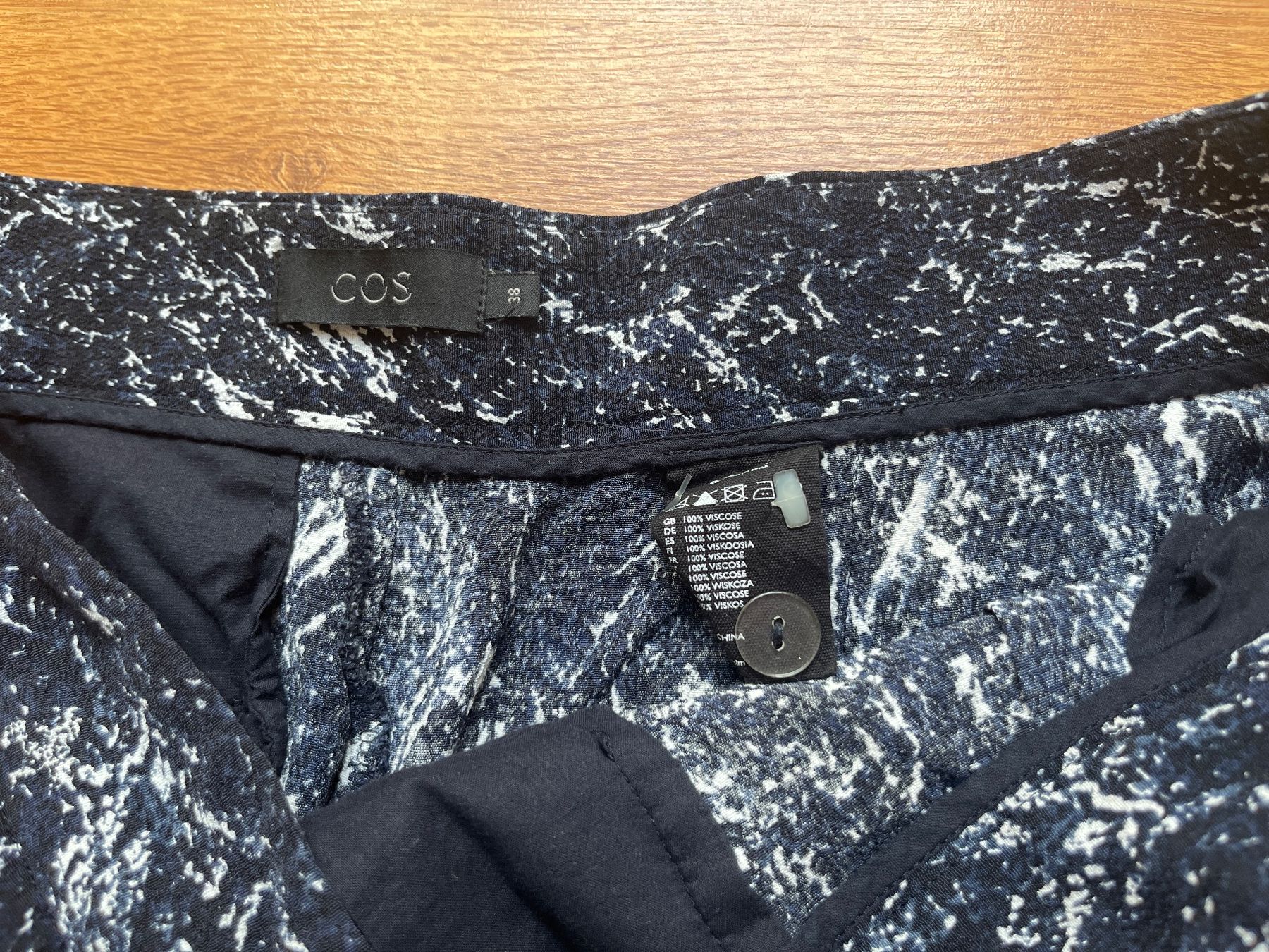 Cos Pantalons: Cos pantalon taille M – D'occasion à Genève par fyshbird 1