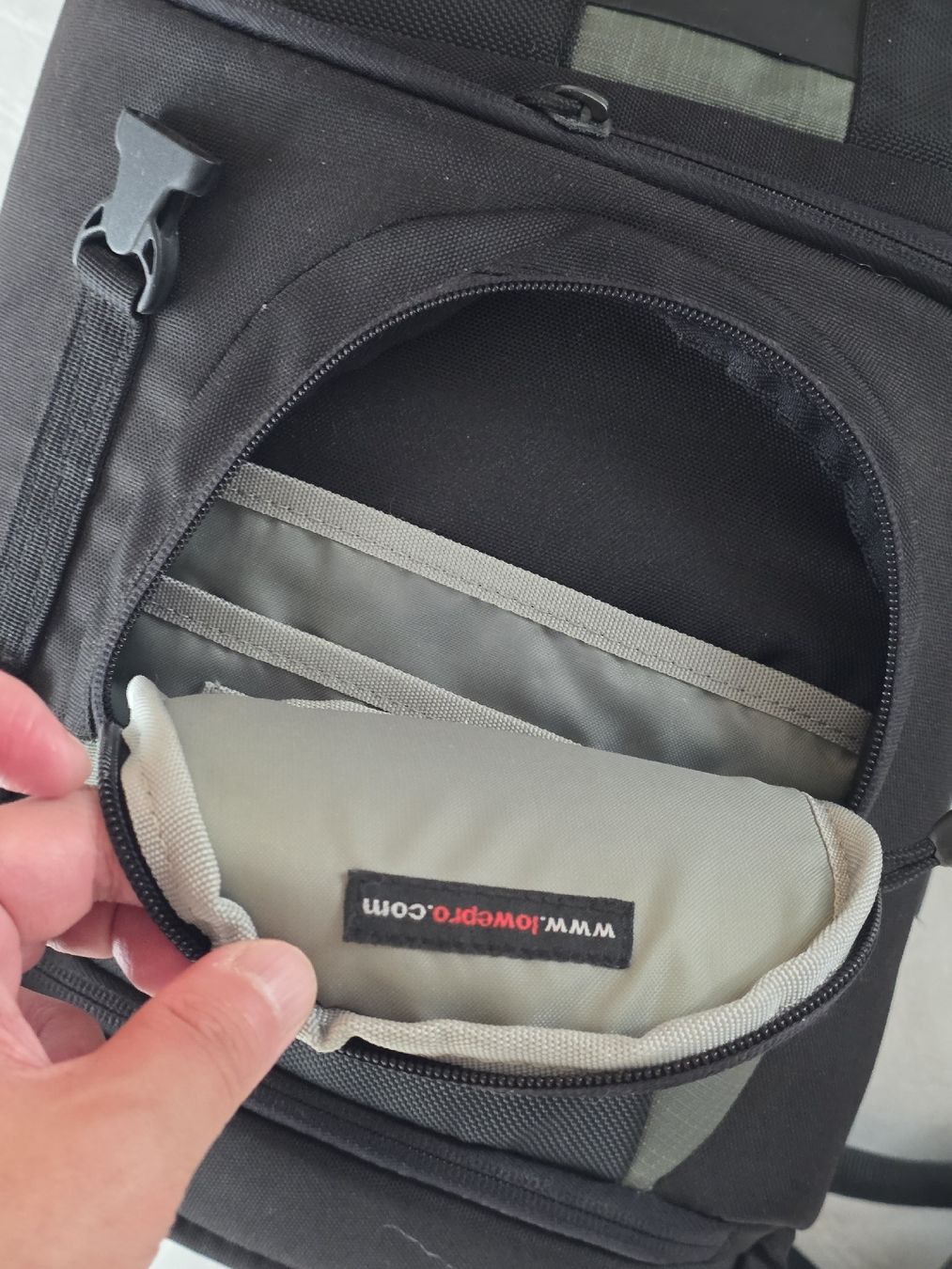 Lowepro Rucksäcke: Lowepro SlingShot 200 AW Camera Backpack Good Condition – Gebraucht aus Thalwil von Derekdez 1