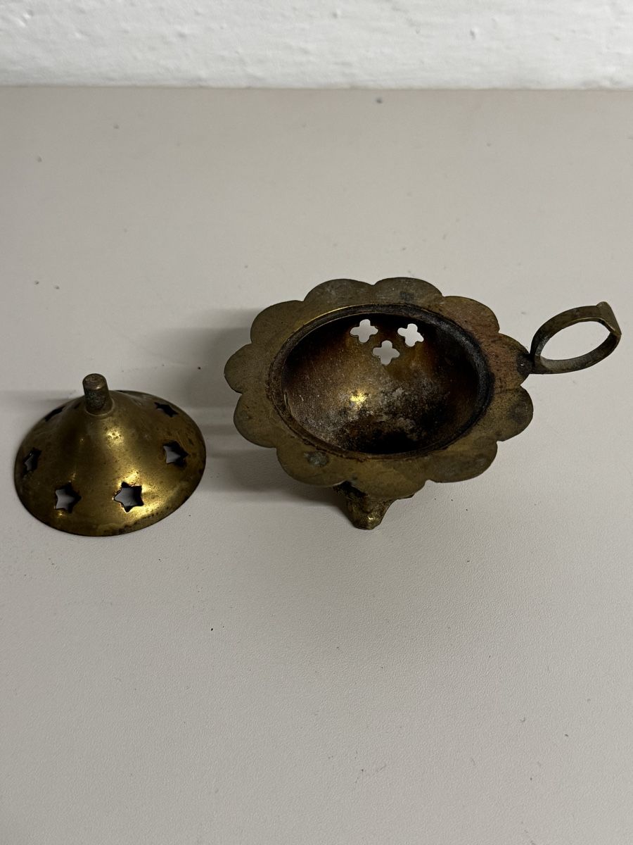 Toutes les décorations: Messing Räuchergefäss mit Deckel verziert  – D'occasion à Zürich par Nobs1 4