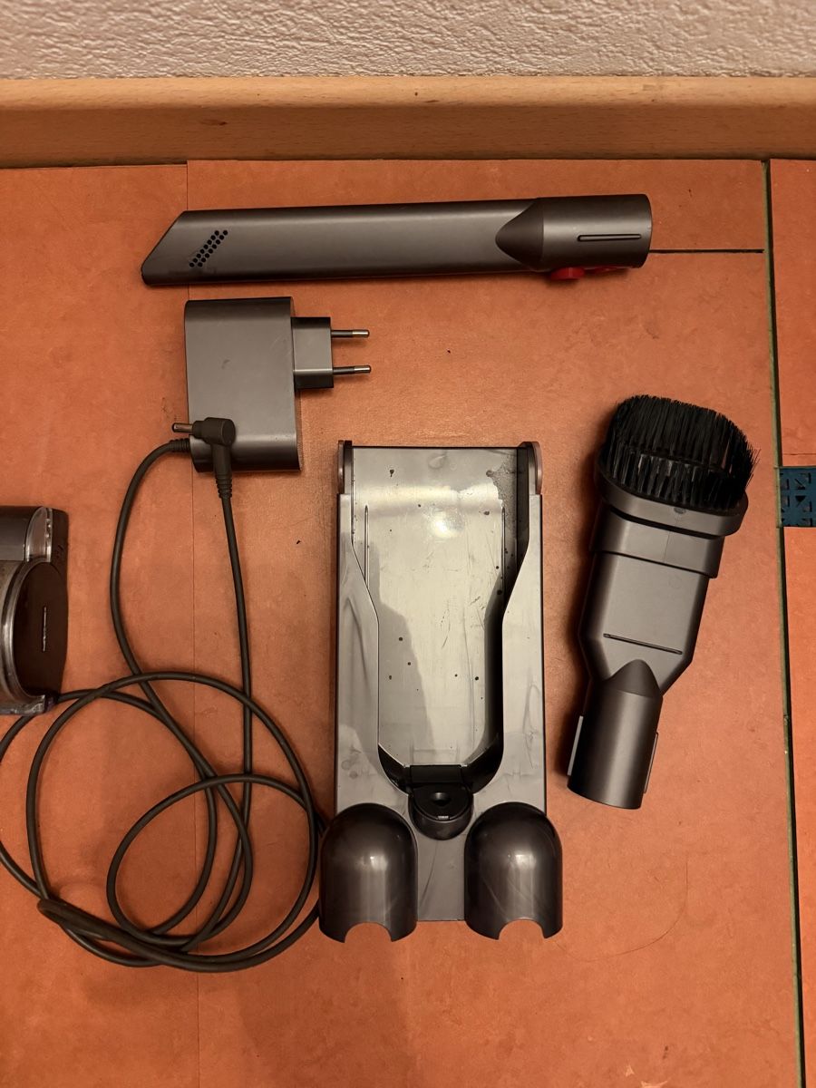 Dyson Aspirateurs & Accessoires: Dyson V10 motorhead – D'occasion à Gwatt (Thun) par Glahad 1