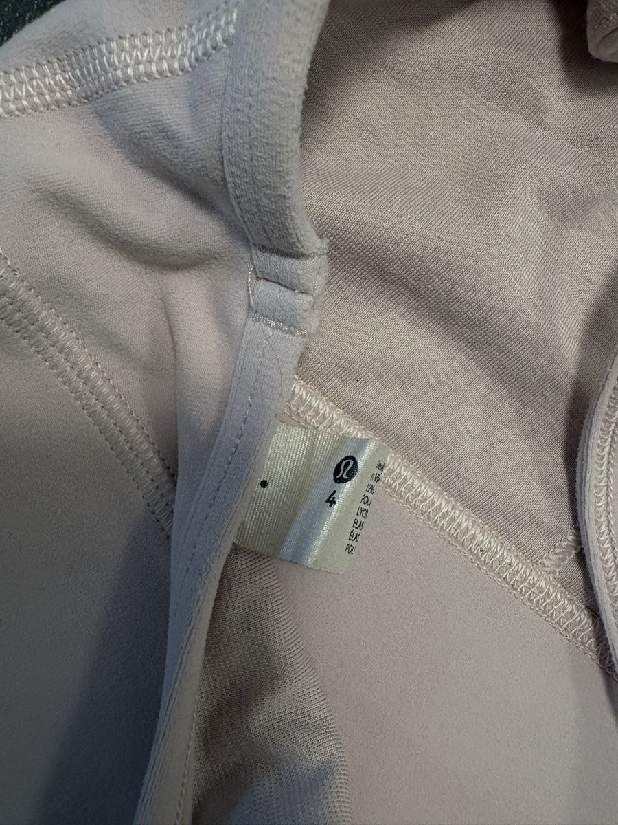 Lululemon Altra biancheria intima: Lululemon Flow Y Nuru 4 – Usato da Rümlang venduto da svent 7