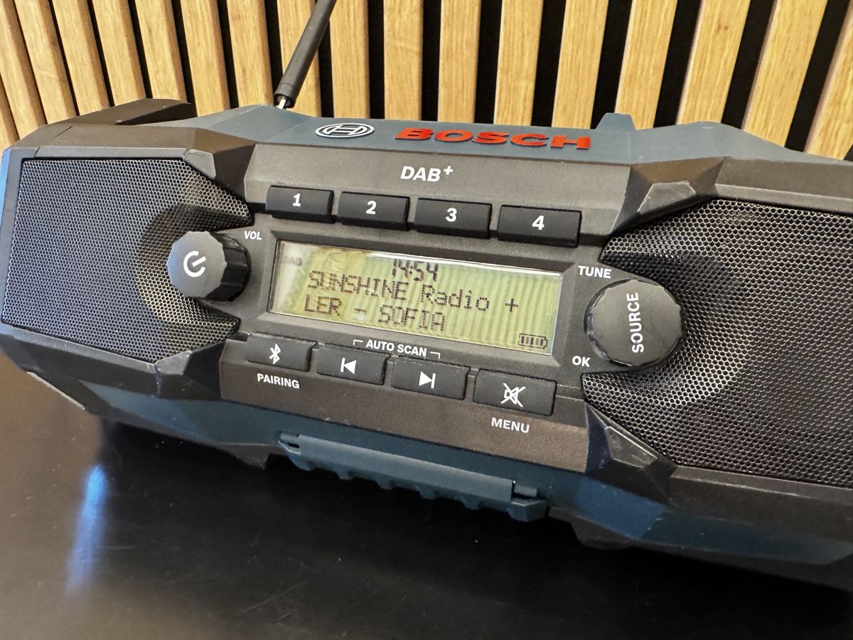 Bosch Radio: Bosch GPB 18V-2 SC Professional DAB+ Baustellenradio Heavy D – Usato da Basel venduto da bau_6tk8 7