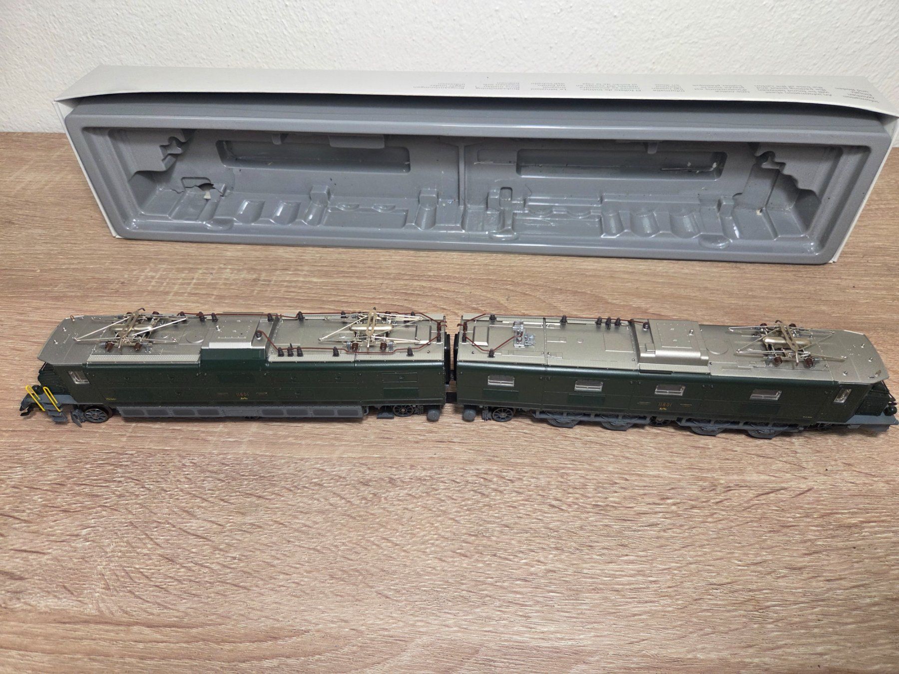 Trix Modellini di ferrovie: Trix E-Lok Serie Ae 8/14 SBB H0 – Usato da St-Aubin-Sauges venduto da Lo_Go 4