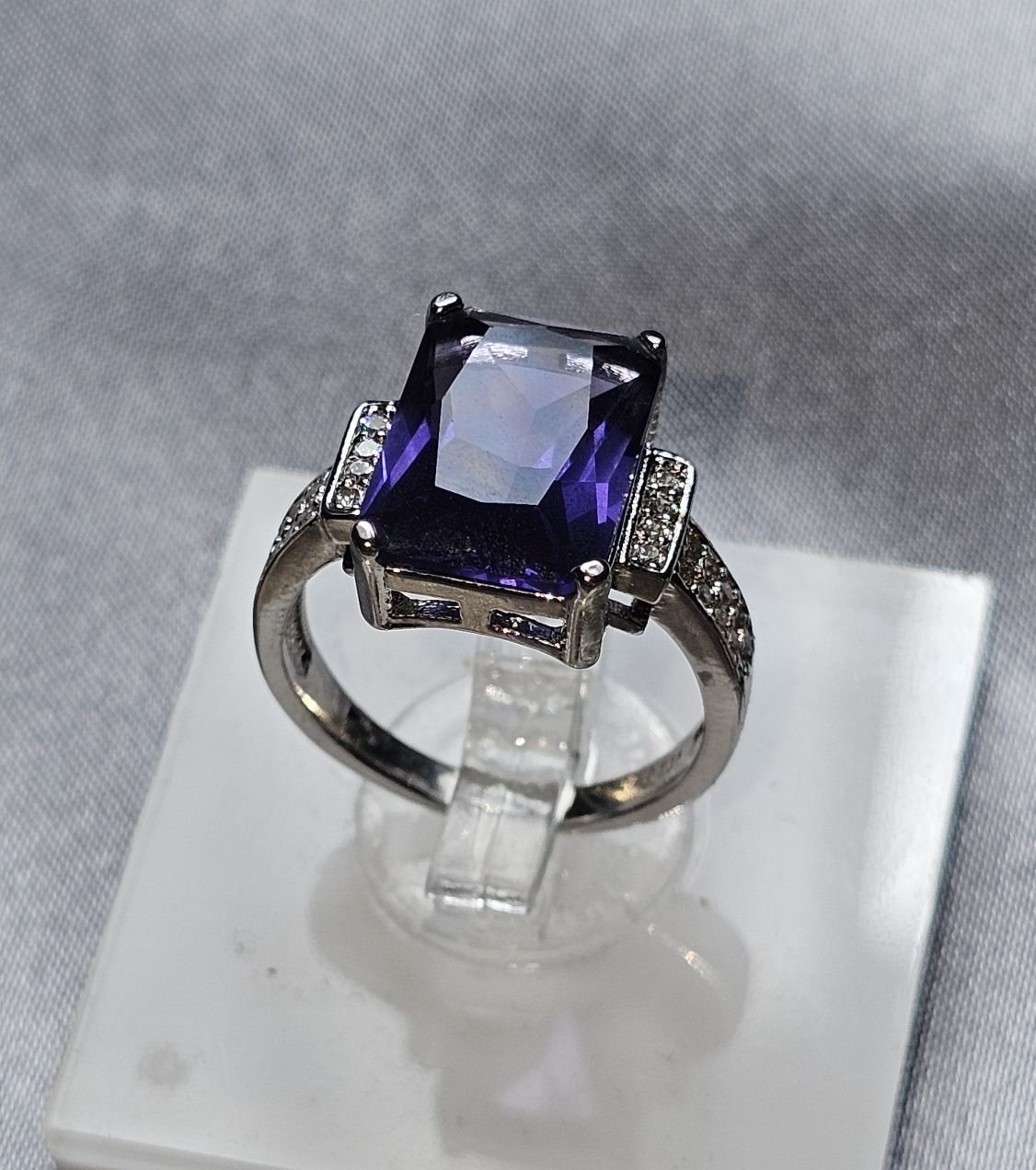 Ringe: Klassischer Ring Amethystglanz, 925 versilbert, Gr. 8 – Neu (gemäss Beschreibung) aus Grenchen von maretop 1