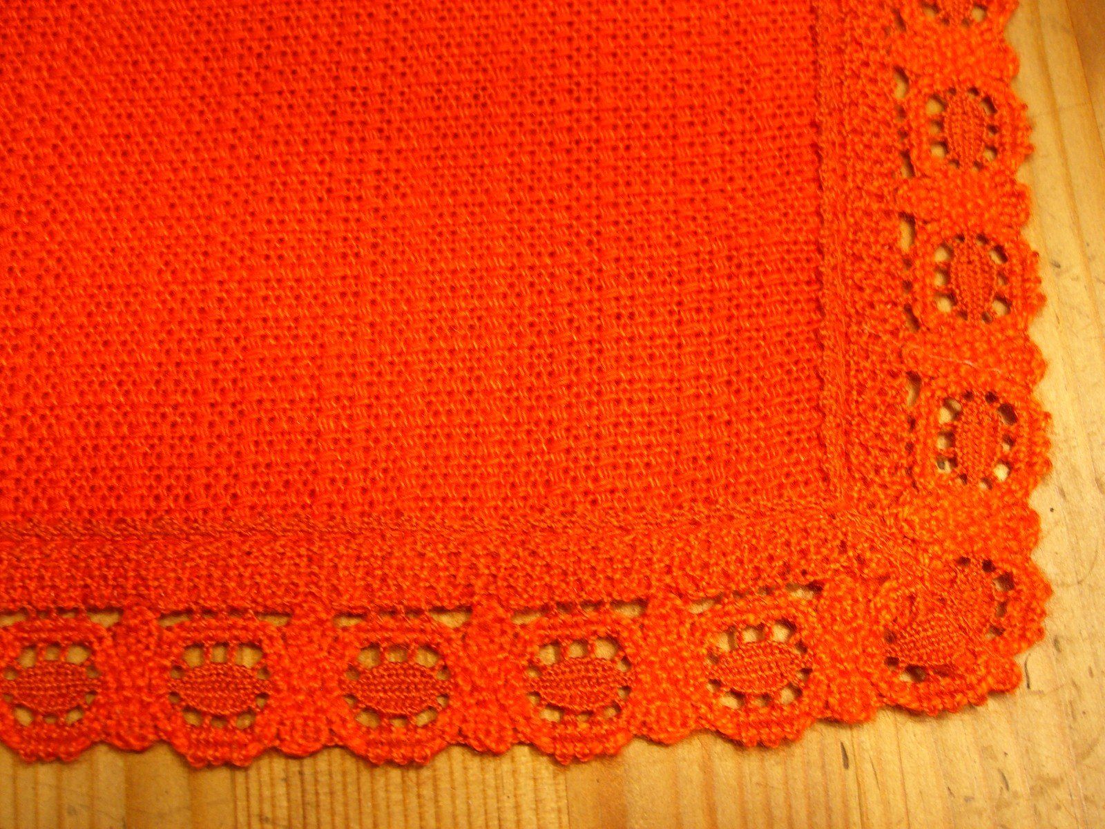 Tutte le decorazioni: 2er Set hübsche Tisch Sets, rot mit Spitzen eingefasst, neu – Nuovo (secondo la descrizione) da Winterthur venduto da Ghandi5 4