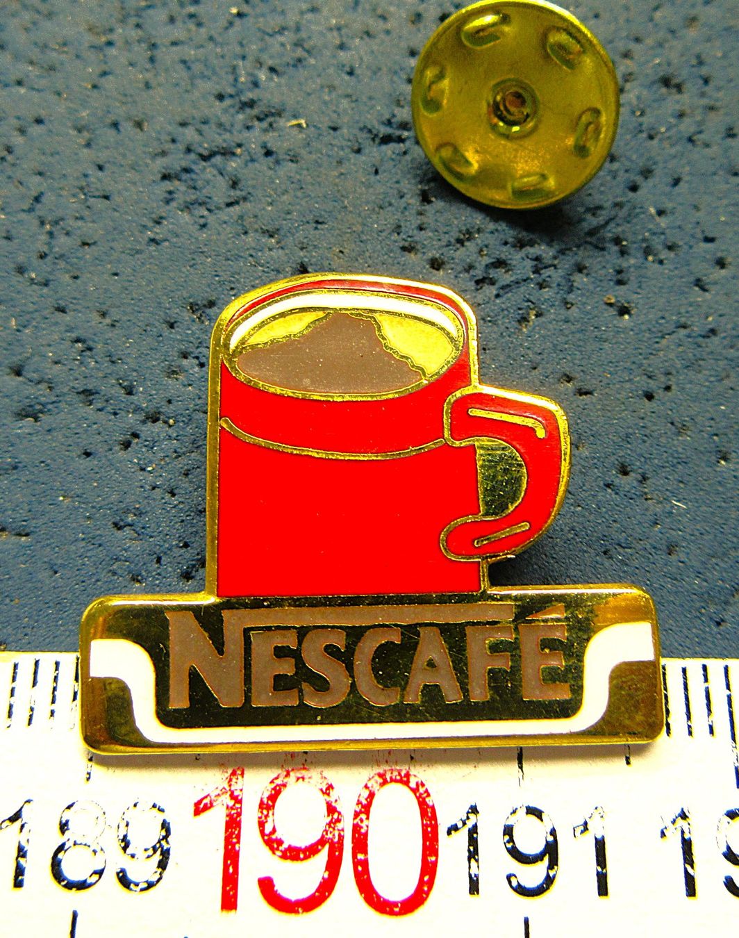 Nestlé Placchette & Badge: NESCAFE PIN – Usato da Ettingen venduto da Hausi4711