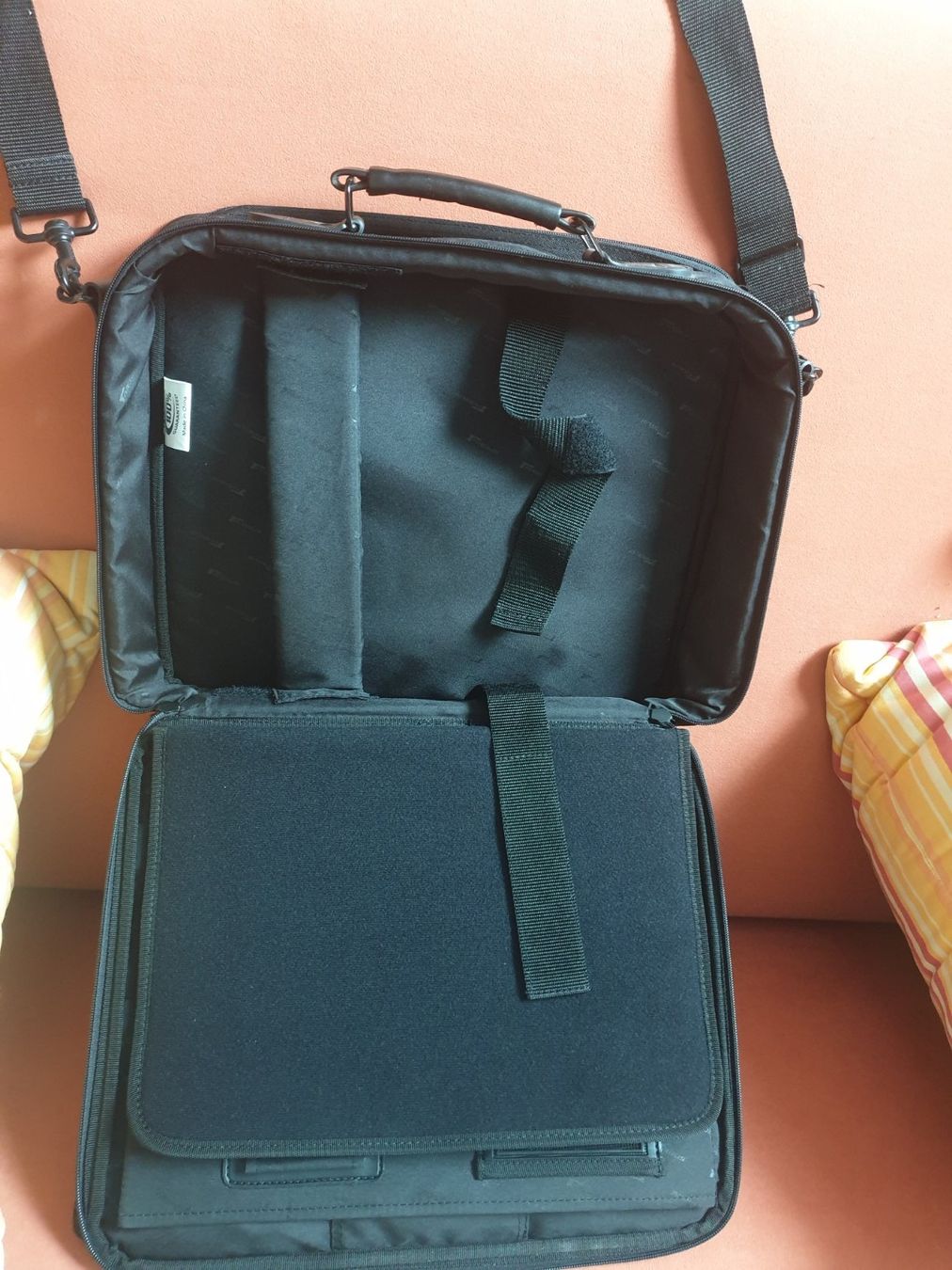 Targus Borse: NOTEBOOKTASCHE der Marke: TARGUS – Usato da Birsfelden venduto da Adl_sd25
