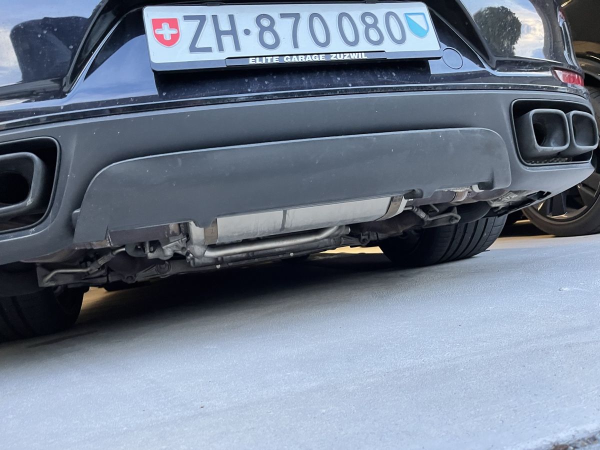 Porsche Tutti pezzi di ricambio auto: 991 Turbo Diffusor – Usato da Volketswil venduto da Kohlermike 4