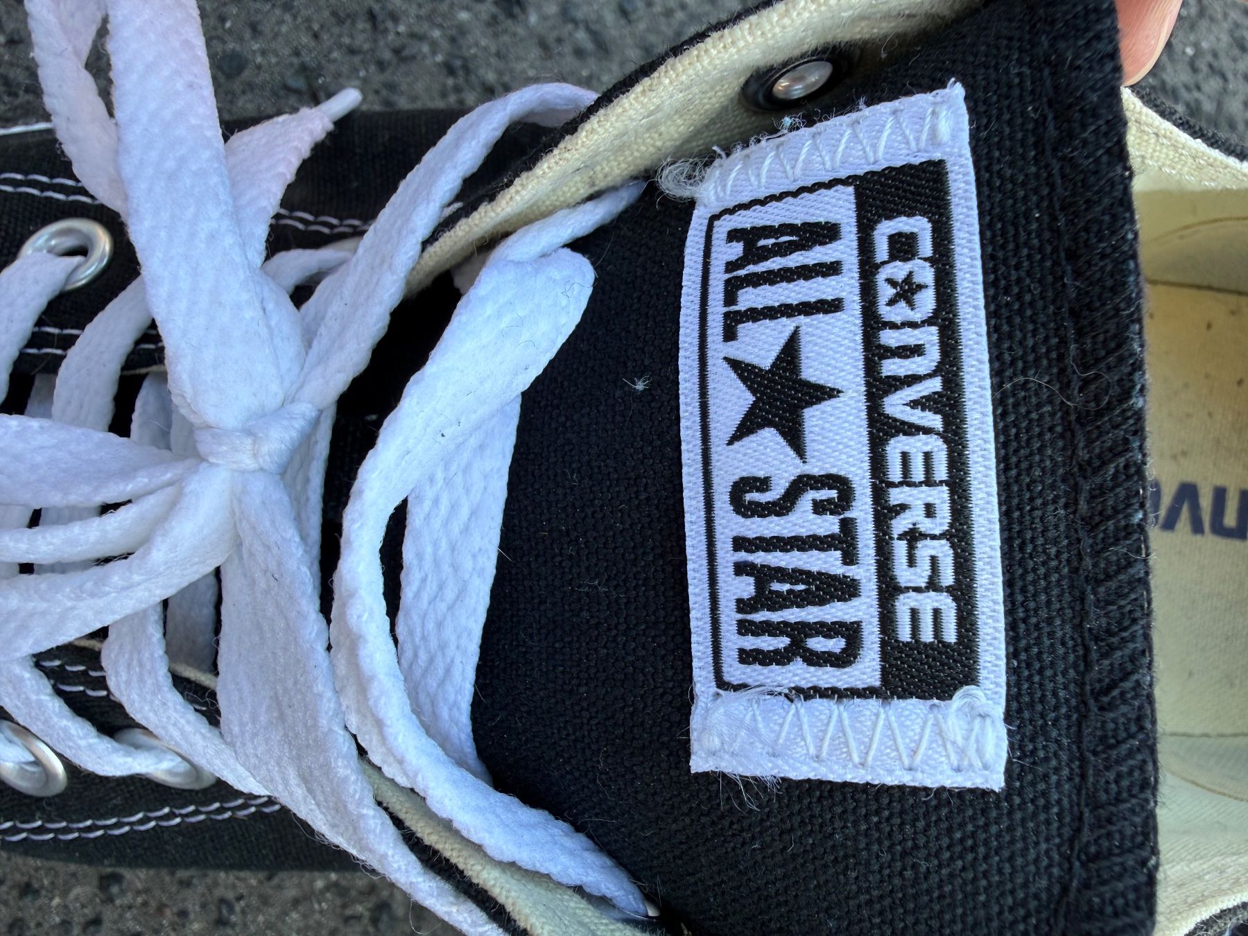Converse Chaussures hommes: Converse schwarz weiss Gr. 44 – D'occasion à Uettligen par Leoniexx 1