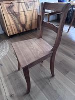 5 Stühle aus Holz