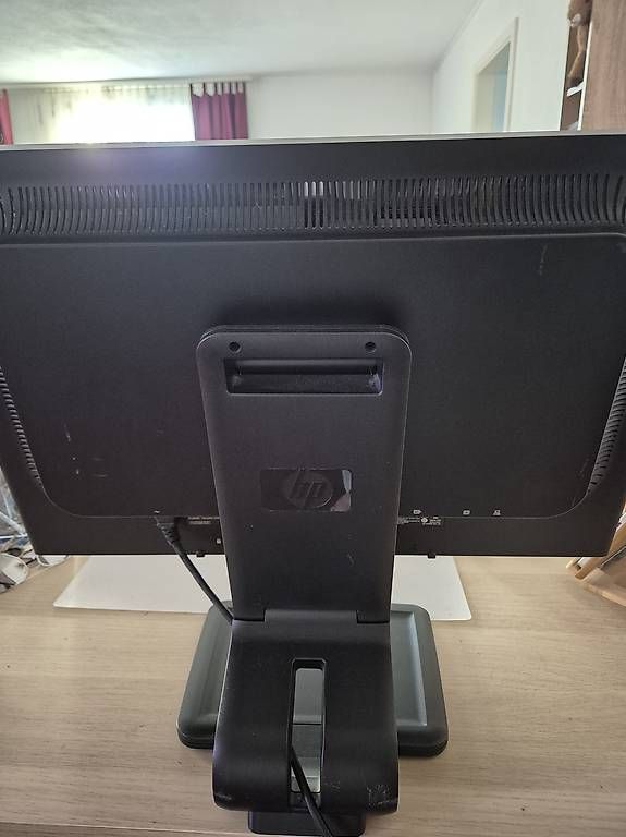 Hewlett Packard Monitor: HP Monitor – Usato da Embrach venduto da VRZ70 2