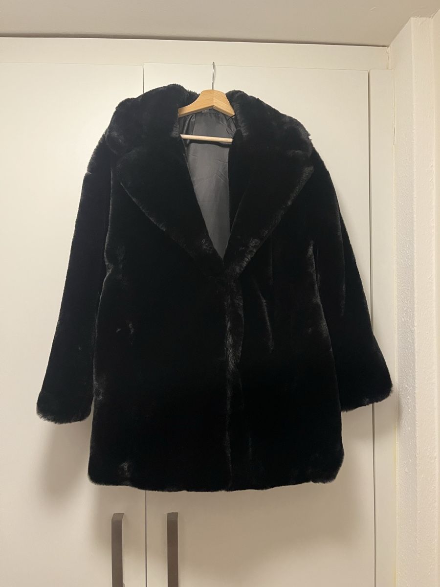 Zara Cappotti: Zara Kunstpelz Mantel NEU – Nuovo e nell'imballaggio originale da Zürich venduto da laribuechel 1