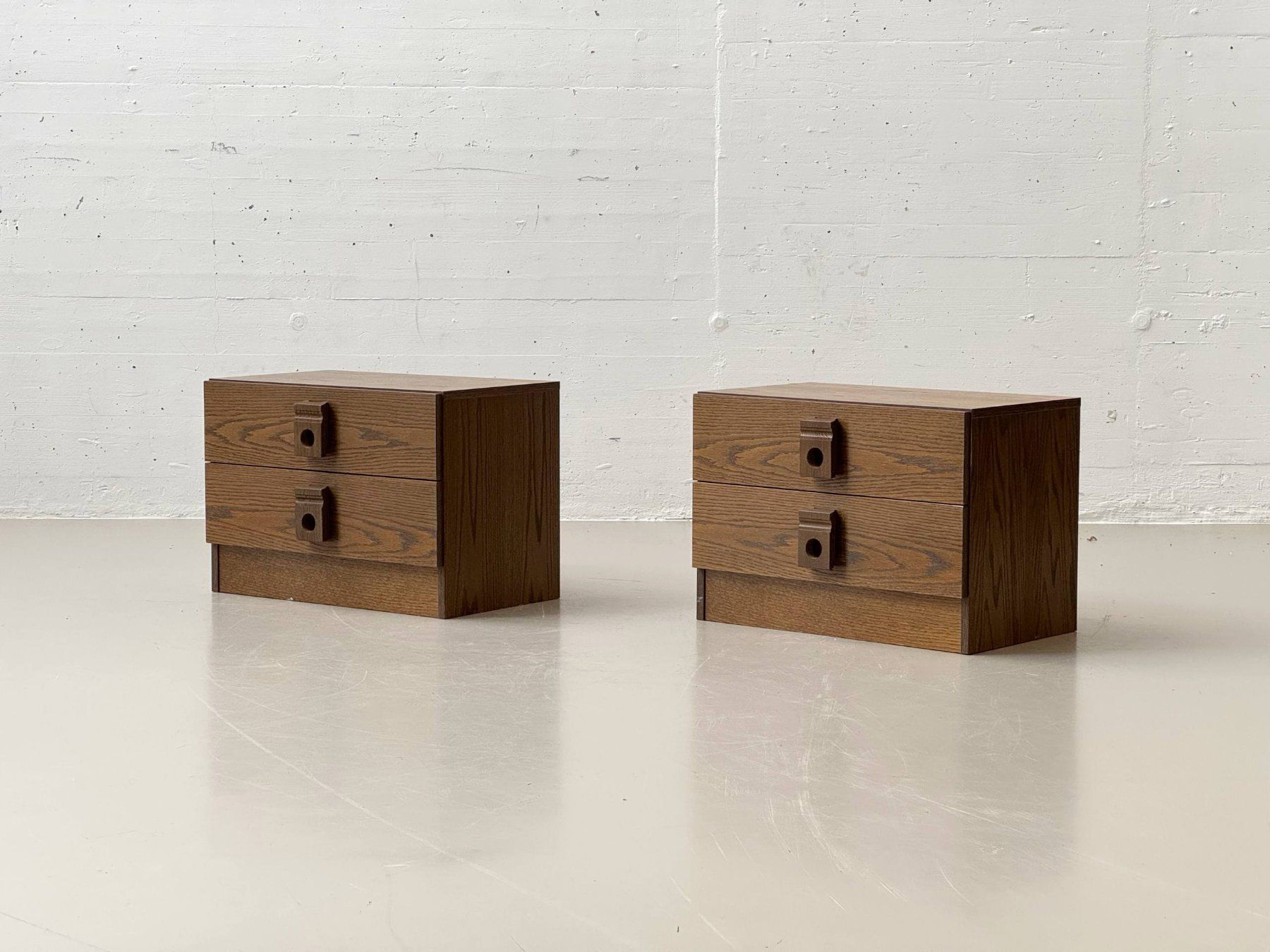 Comodini: Nachttisch minimalistisches Design aus Eiche, Schweiz 70ee – Usato da Zürich venduto da LeMoege