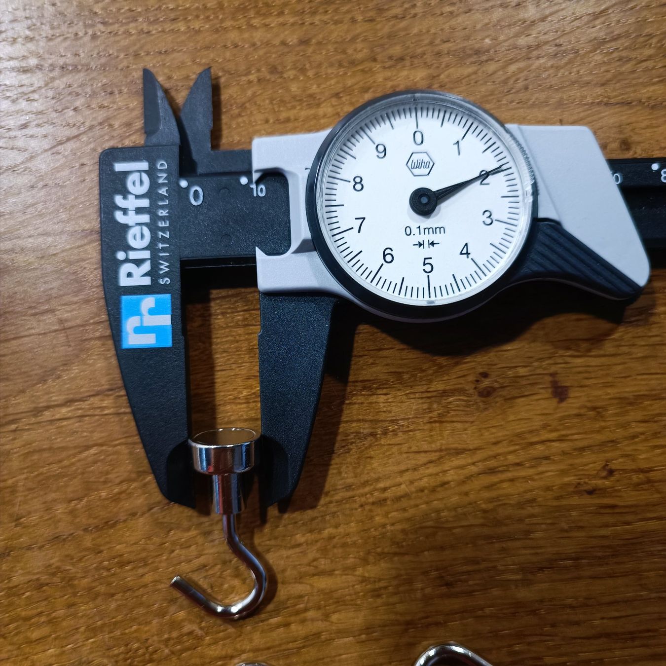 Calamite: 1.2cm  Superstarke Magnethaken, Magnet. – Nuovo e nell'imballaggio originale da Würenlingen venduto da A.ST.W. 2