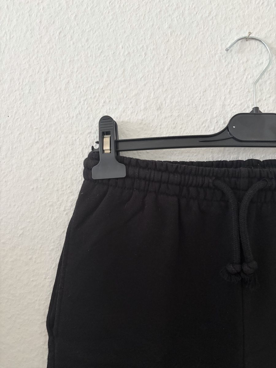 Pull&Bear Hosen: Schwarze kurze Hosen – Gebraucht aus Ettingen von ale_q6zz 2