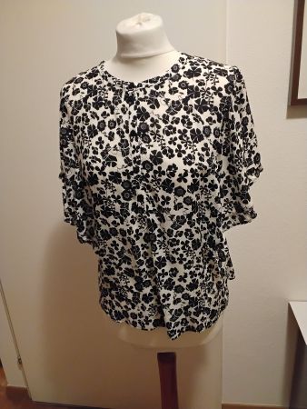 Chemisier noir et blanc à fleurs, C&A t40