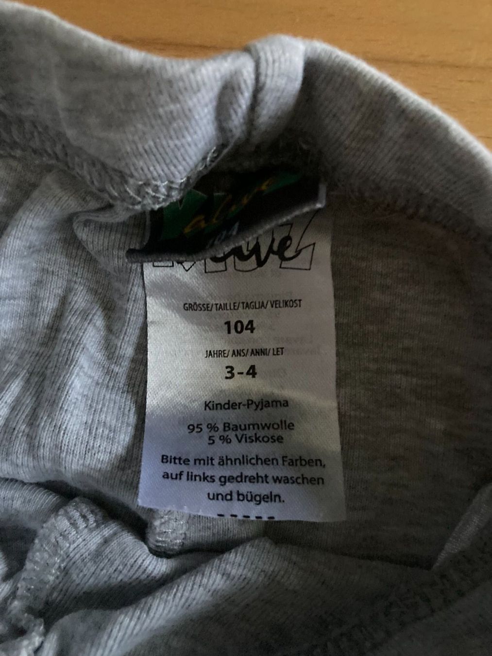 Pyjamas & Ähnliches: Pijama mit Alpaka-Motiv – Gebraucht aus Muttenz von Juvenile33 7